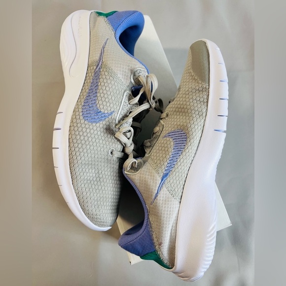 Size 11 - Nike Flex Experience Run 11 Next Nature Gray Women’s NWB - Picture 9 of 9
